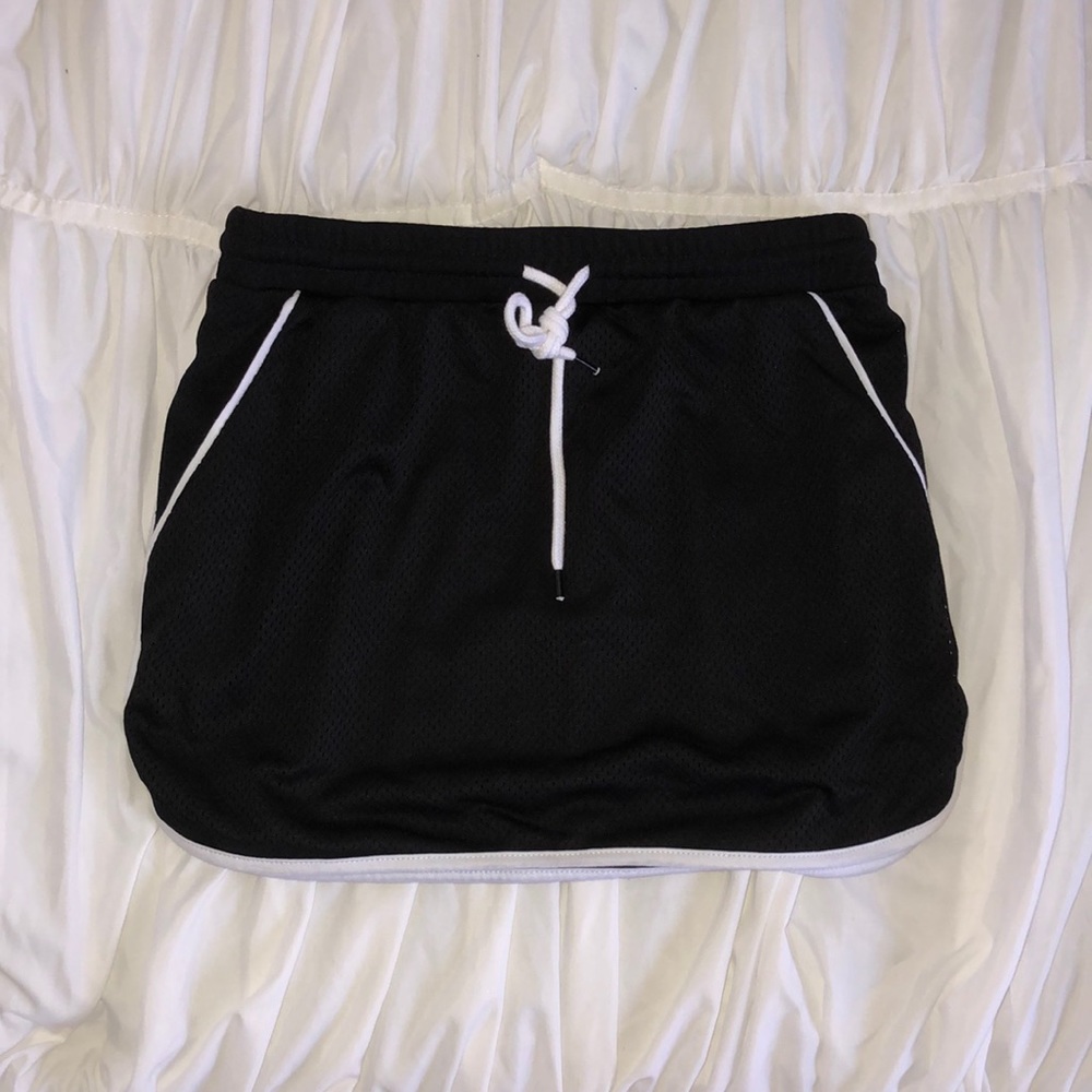 Black tennis skirt with pockets